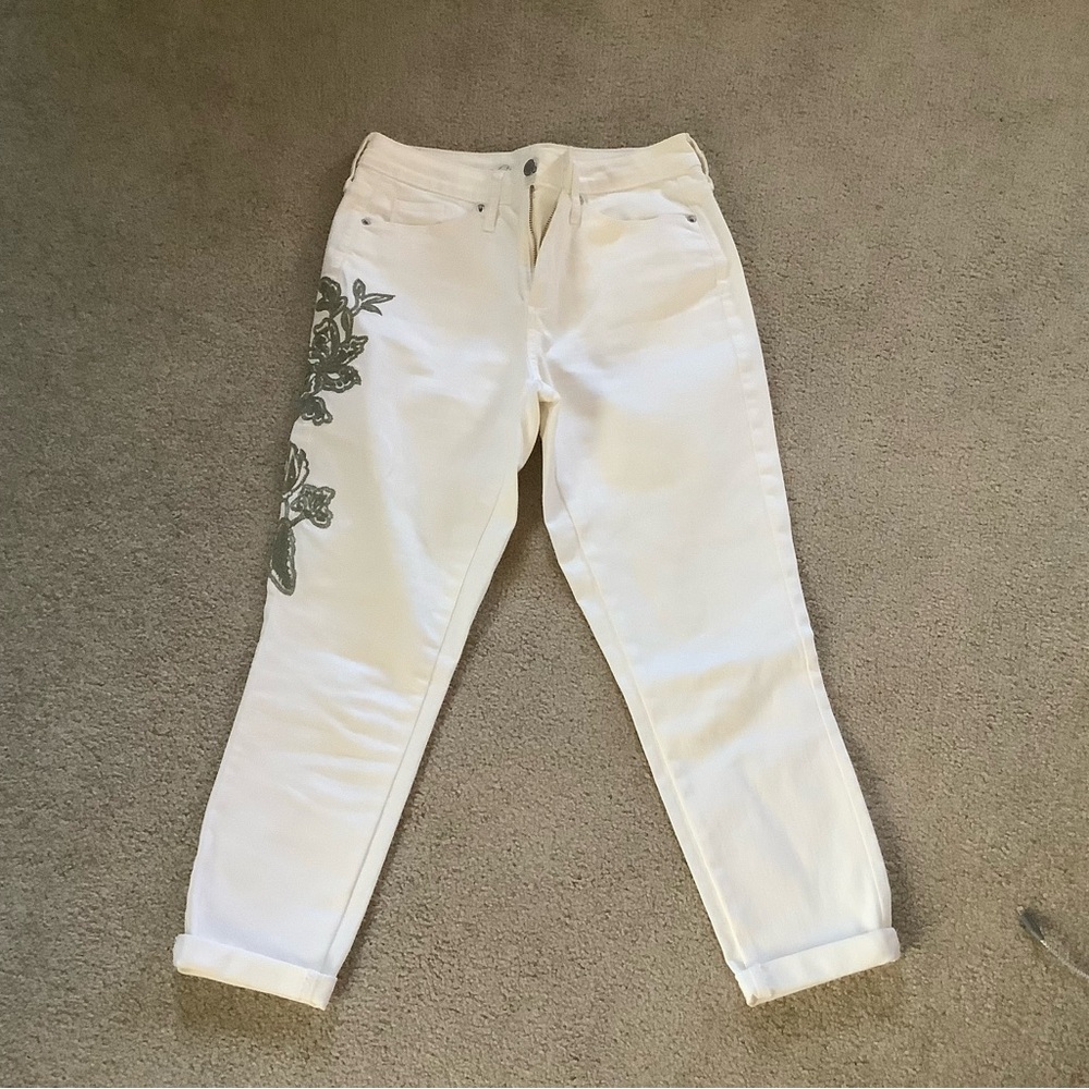 Universal Threads Capris